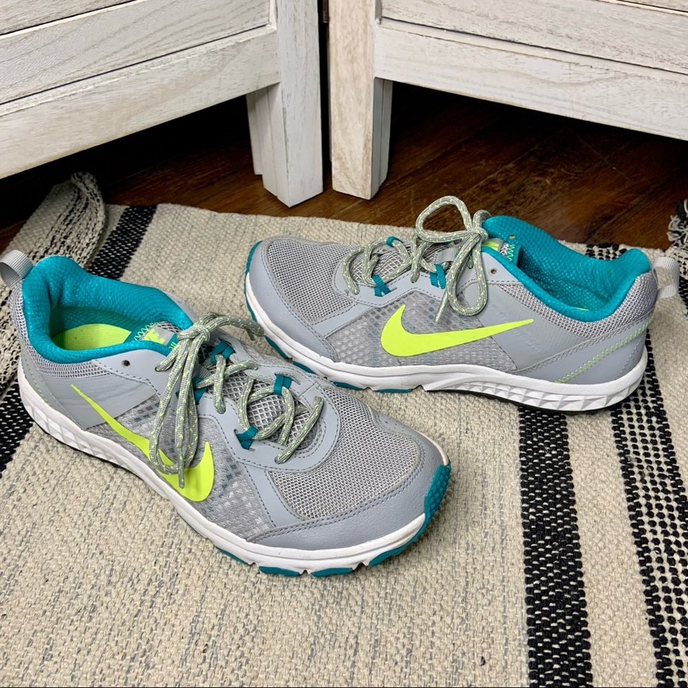 Nike Womens Wild Trail Gray Neon Accent Athletic Shoes Sz 9
